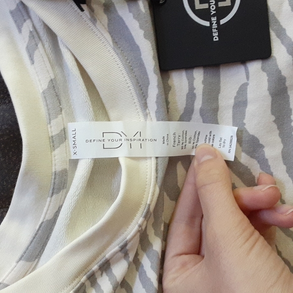 DYI Cropped Pullover - Picture 2 of 3